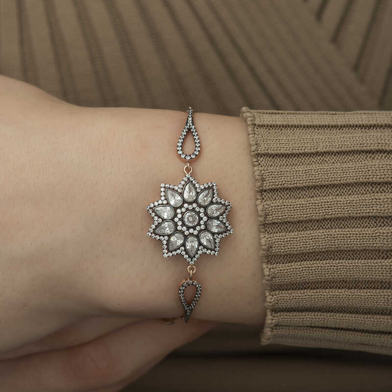 Gümüş Rose Çiçek Desenli Elmas Montür Bileklik