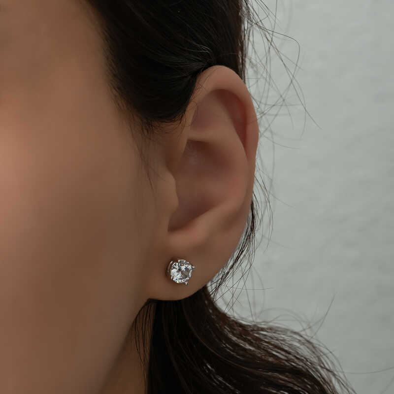 Gümüş 4 mm Beyaz Zirkon Tek Taş Kadın Küpe