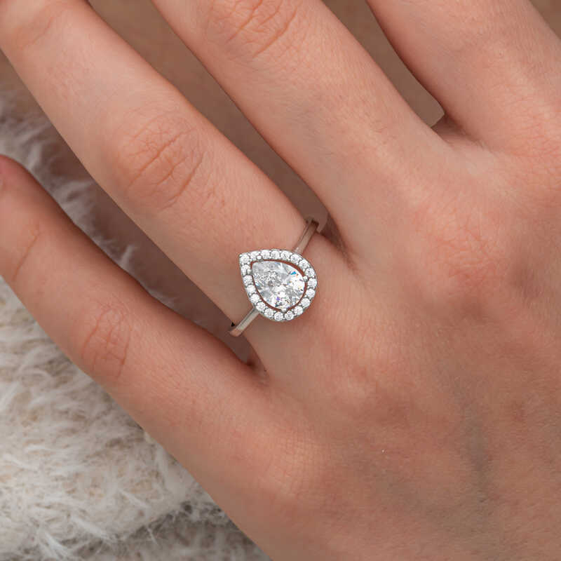 Gümüş Beyaz Zirkon Taşlı Damla Kadın Yüzük