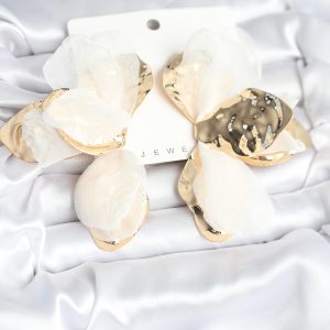 Pirinç Gold Renk Beyaz Tüllü Lotus Kadın Küpe