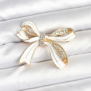 Beyaz Renk Fiyonk Model Broş