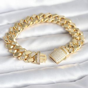 Pirinç Gold Renk VIP Exclusive Seri Gurmet Model Kadın Bileklik