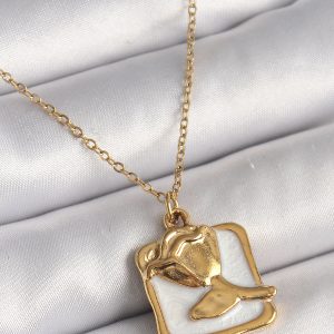 316L Çelik Gold Renk Zincir Beyaz Mineli Gül Portre Model Kadın Kolye