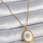 316L Çelik Gold Renk Zincir Beyaz Mineli Güneş İşlemeli Zirkon Taş Detaylı Madalyon Model Kadın Kolye