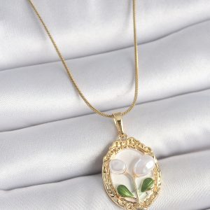 316L Çelik Gold Renk Zincir Beyaz Mineli İncili Çiçek İşlemeli Portre Model Kadın Kolye