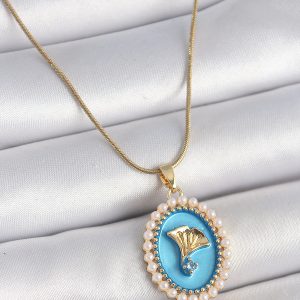 316L Çelik Gold Renk Zincir Mavi Mineli İncili Zirkon Taşlı Çiçek İşlemeli Portre Model Kadın Kolye