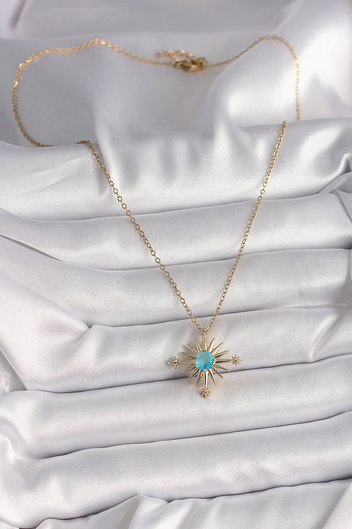 316L Çelik Gold Renk Zincir Mavi Taş Detaylı Kuzey Yıldız Model Kadın Kolye