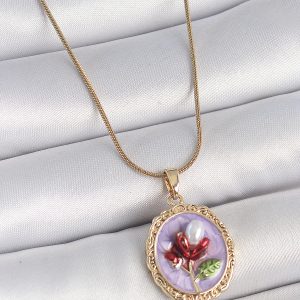 316L Çelik Gold Renk Zincir Mor Mineli İncili Çiçek İşlemeli Portre Model Kadın Kolye