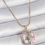 316L Çelik Gold Renk Zincir Mor Mineli Kare Model Çiçek İşlemeli İnci Detay Kadın Kolye