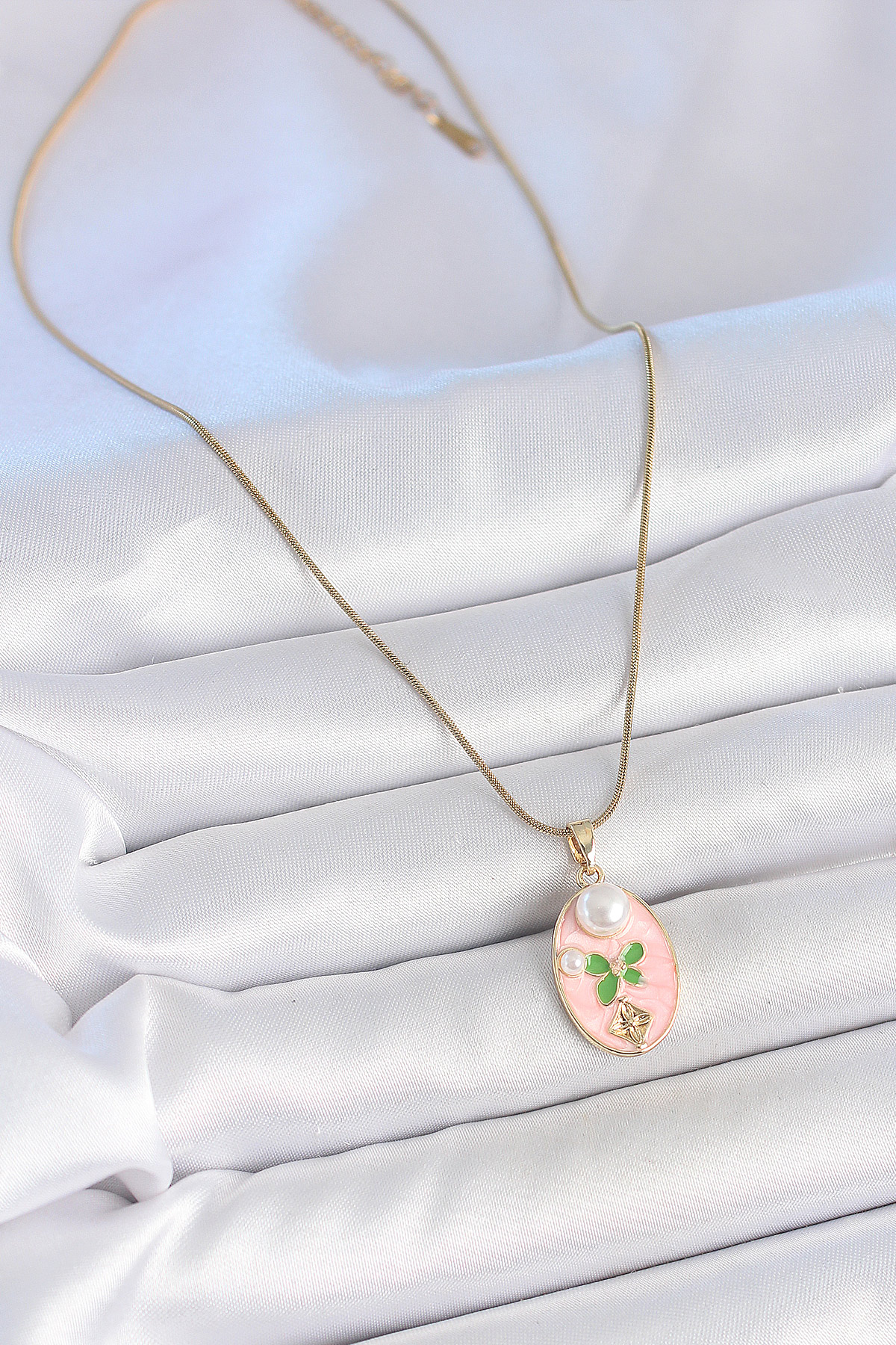 316L Çelik Gold Renk Zincir Pembe Mineli Oval İncili Çiçek İşlemeli Portre Model Kadın Kolye
