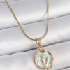 316L Çelik Gold Renk Zincir Turkuaz Mineli Çiçek İşlemeli Portre Model Kadın Kolye