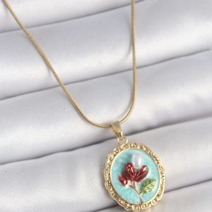 316L Çelik Gold Renk Zincir Turkuaz Mineli İncili Çiçek İşlemeli Portre Model Kadın Kolye