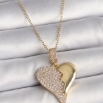 316L Çelik Gold Renk Zincir Zirkon Taşlı Kırık Kalp Model Kadın Kolye