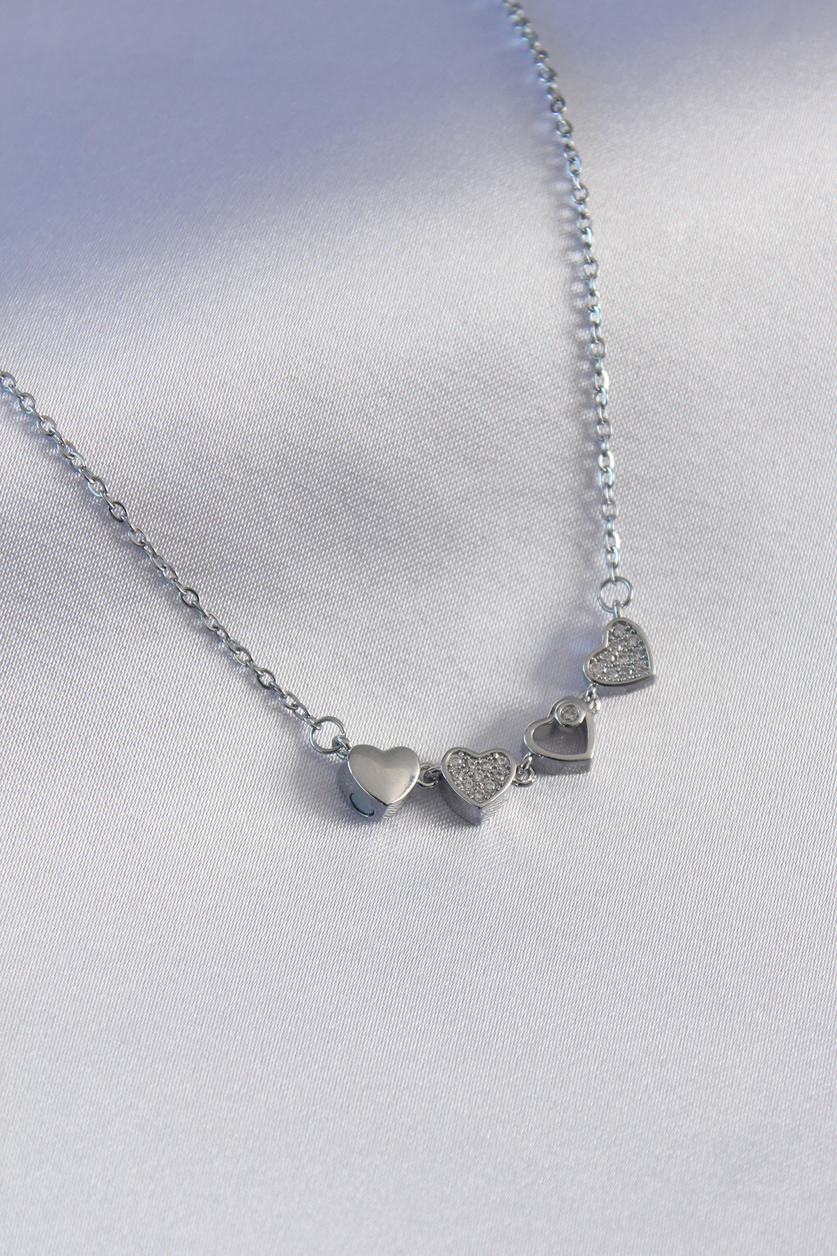 316L Çelik Gümüş Renk Açılır Zirkon Taşlı Yonca Model Kadın Kolye