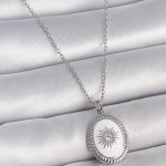 316L Çelik Gümüş Renk Beyaz Mineli Güneş İşlemeli Nazar Boncuk Detay Madalyon Model Kadın Kolye