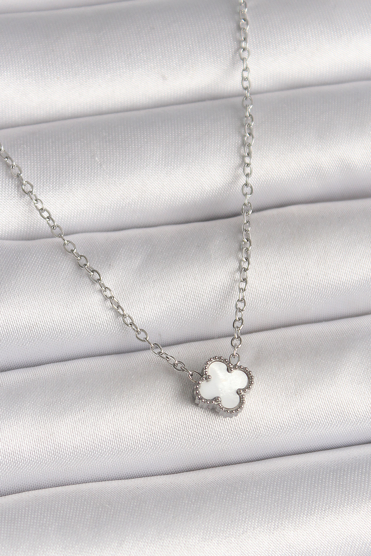 316L Çelik Gümüş Renk Beyaz Yonca Model Kadın Kolye
