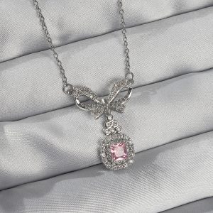 316L Çelik Gümüş Renk Fiyonk Detay Pembe Zirkon Taşlı Tektaş Kolye