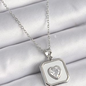 316L Çelik Gümüş Renk Kare Madalyon Kalp Zirkon Taş İşleme Kadın Kolye