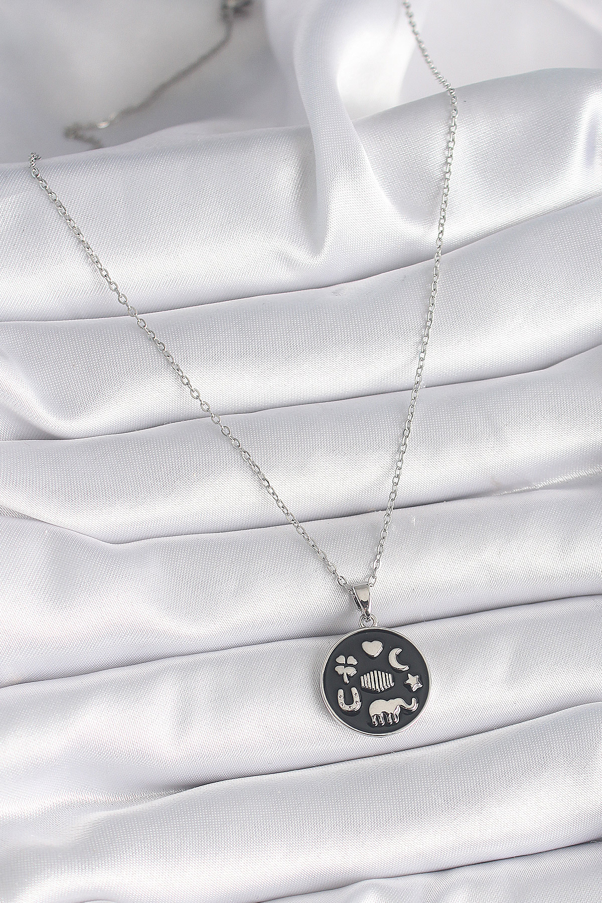 316L Çelik Gümüş Renk Siyah Renk Şans Kolyesi