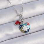 316L Çelik Gümüş Renk Yapboz Motif Kalp Figür Charm Model Kadın Kolye