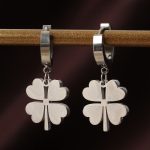 316L Çelik Gümüş Renk Yonca Küpe