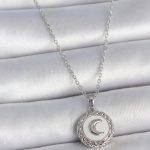 316L Çelik Gümüş Renk Zincir Beyaz Mineli Hilal İşlemeli Madalyon Model Kadın Kolye