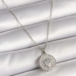 316L Çelik Gümüş Renk Zincir Zirkon Taşlı Kalp İşlemeli Madalyon Model Kadın Kolye