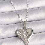 316L Çelik Gümüş Renk Zincir Zirkon Taşlı Kırık Kalp Model Kadın Kolye