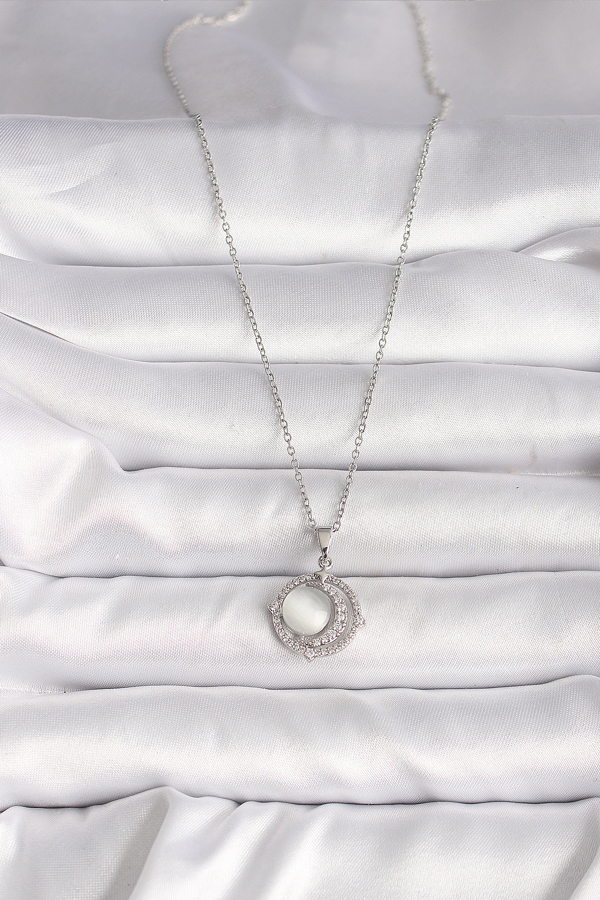 316L Çelik Gümüş Renk Zirkon Taşlı Beyaz Sedefli Hilal Model Kadın Kolye