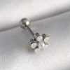 316L Çelik Gümüş Renk Zirkon Taşlı Çiçek Model Tragus Piercing