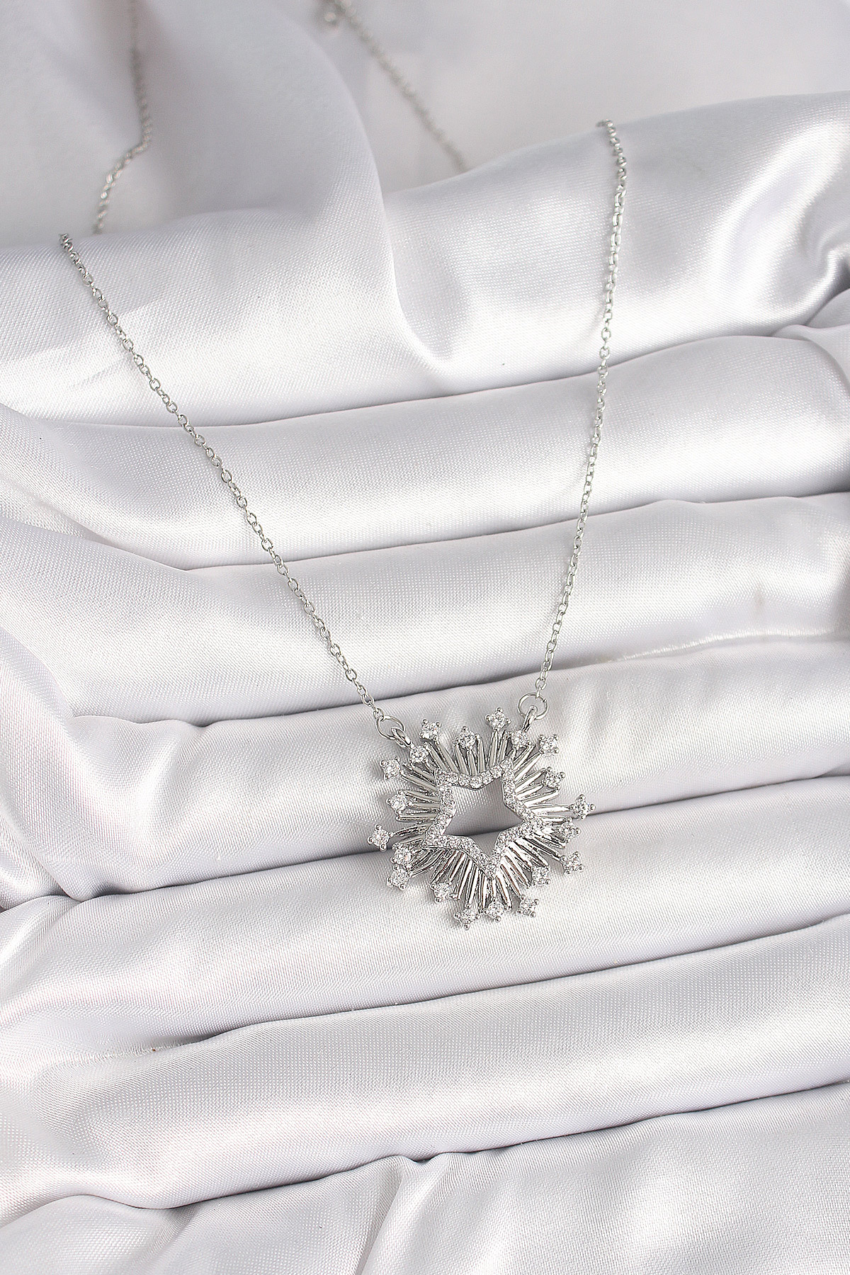 316L Çelik Gümüş Renk Zirkon Taşlı Yıldız Model Kadın Kolye