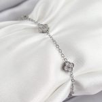 316L Çelik Yonca Model Gümüş Renk Kadın Bileklik