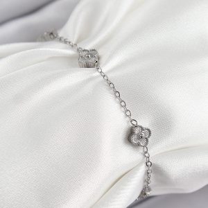 316L Çelik Yonca Model Gümüş Renk Kadın Bileklik