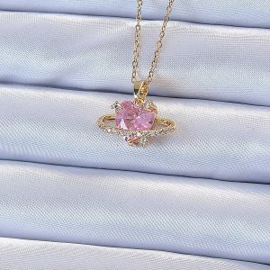 316L Çelik Zincir Altın Renk Pembe Zirkon Taşlı Satürn Görünümlü Kalp Kolye