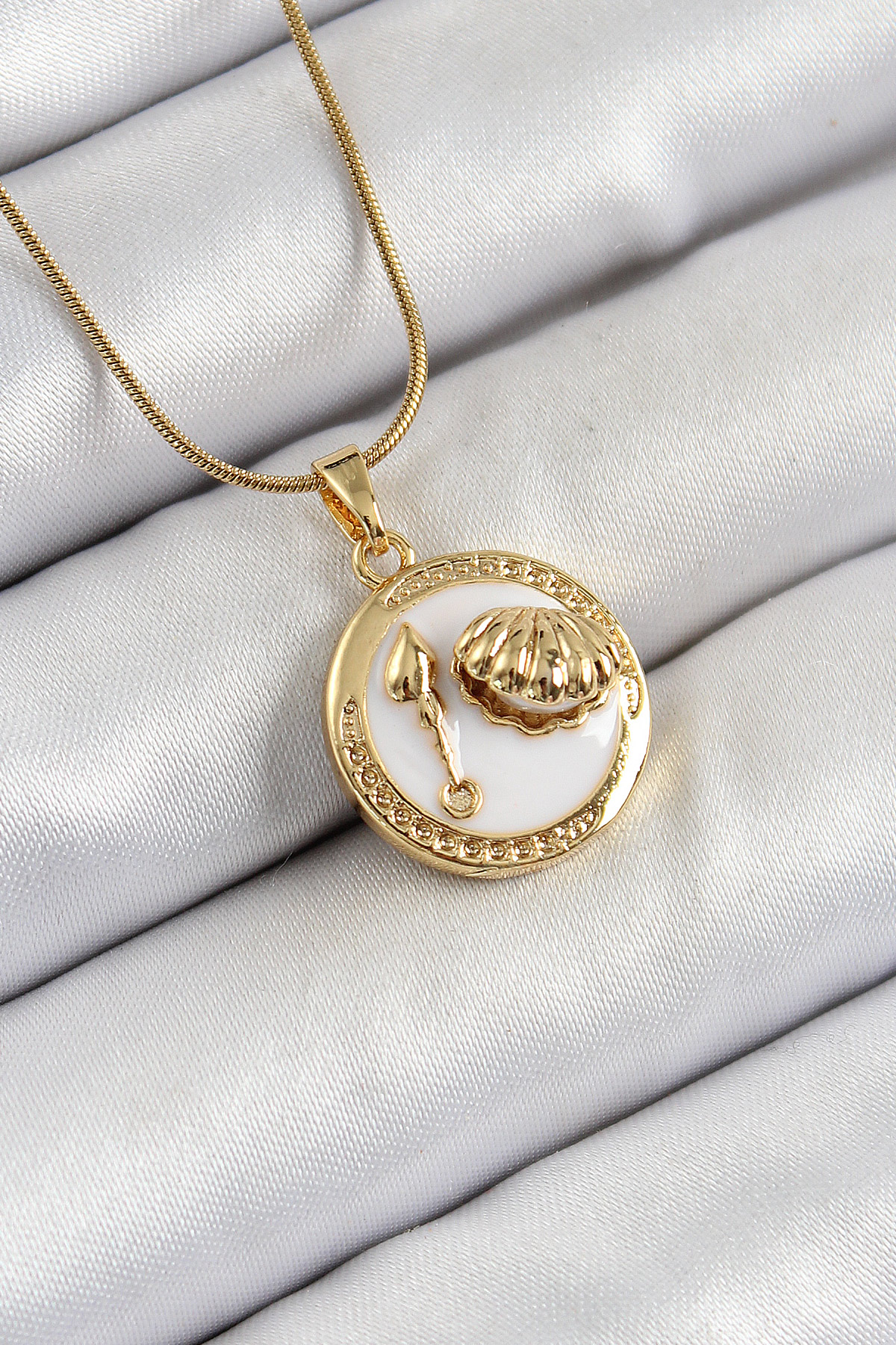 316L Çelik Zincir Beyaz Mineli Sanatsal Portre İstiridye Model Gold Renk Kadın Kolye