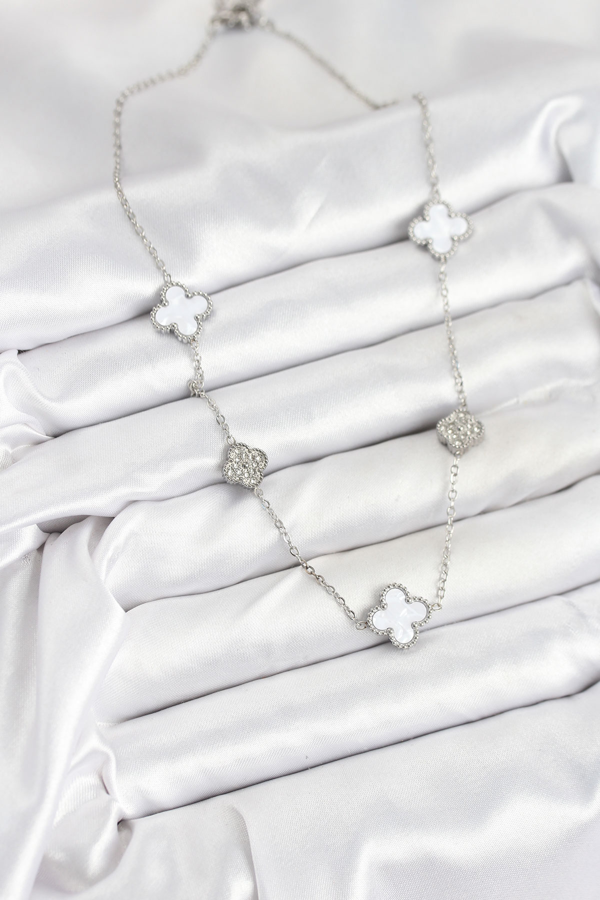 316L Çelik Zincir Gümüş Renk Beyaz ve Zirkon Taşlı Yonca Kadın Kolye