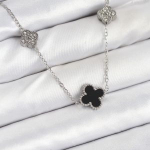 316L Çelik Zincir Gümüş Renk Siyah ve Zirkon Taşlı Yonca Kadın Kolye