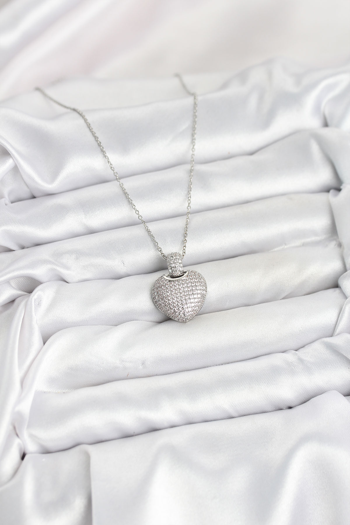 316L Çelik Zincir Gümüş Renk Zirkon Taşlı Kalpli Kadın Kolye