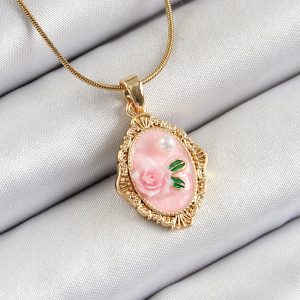 316L Çelik Zincir Pembe Sanatsal Portre İnci Detaylı Gül Figürlü Model Gold Renk Kadın Kolye