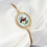 316L Çelik Zincir Turkuaz Mineli Sanatsal Portre İnci Detaylı Lale Model Gold Renk Kadın Bileklik