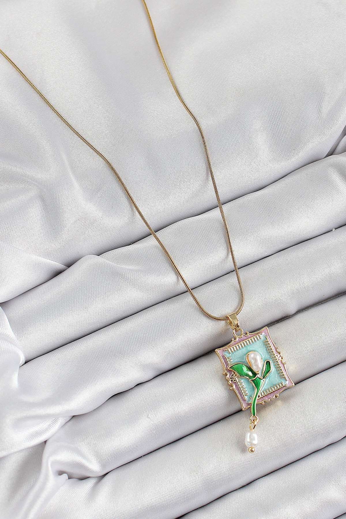 316L Çelik Zincir Turkuaz Sanatsal Portre Sallantılı İnci Detaylı Lale Model Gold Renk Kadın Kolye