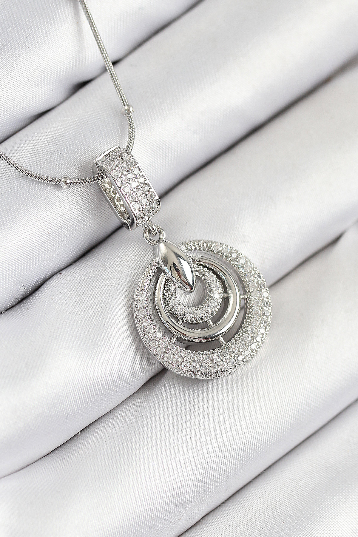 316L Çelik Zirkon Taşlı Çember Model Gümüş Renk Kadın Kolye