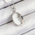 316L Çelik Zirkon Taşlı Yarım Güneş Model Gümüş Renk Kadın Kolye