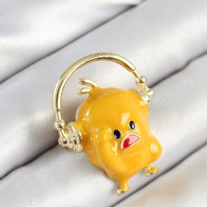 3D Kulaklıklı Sarı Civciv Figürlü Gold Renk Kadın Broş