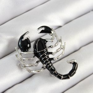 3D Siyah Akrep Figürlü Gümüş Renk Kadın Broş