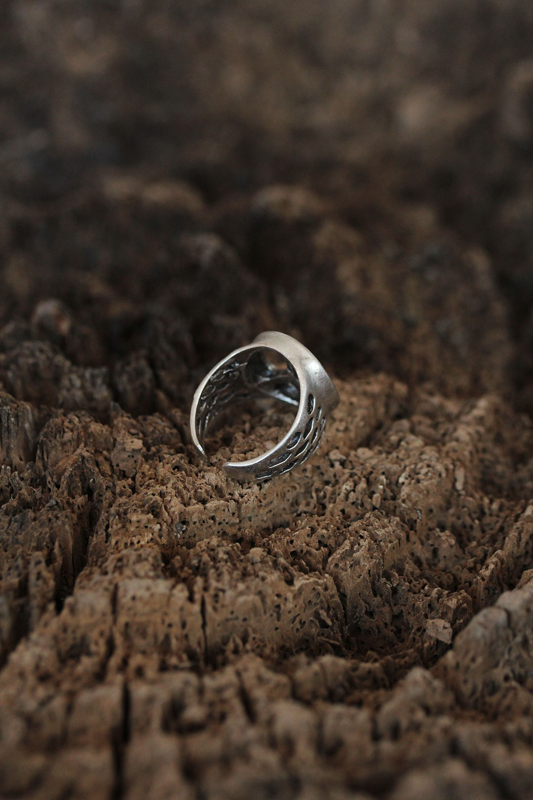 Barış İşareti Tasarımlı Ayarlamalı Erkek Yüzük