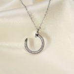 Çelik Silver Renk Zirkon Taşlı Çivi Model Kadın Kolye