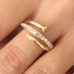 Gold Renk Taşlı Çivi Ayarlanabilir Kadın Yüzük