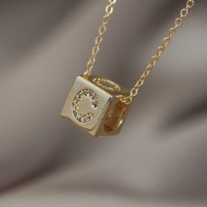 Gold Renk Zirkon Taşlı Küp Model C Harfli Kolye