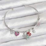 Gül Charmlı Gümüş Renk Pirinç Kadın Bileklik